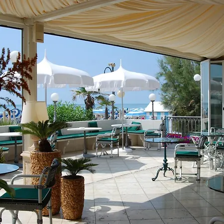 ホテル Montecarlo 4*